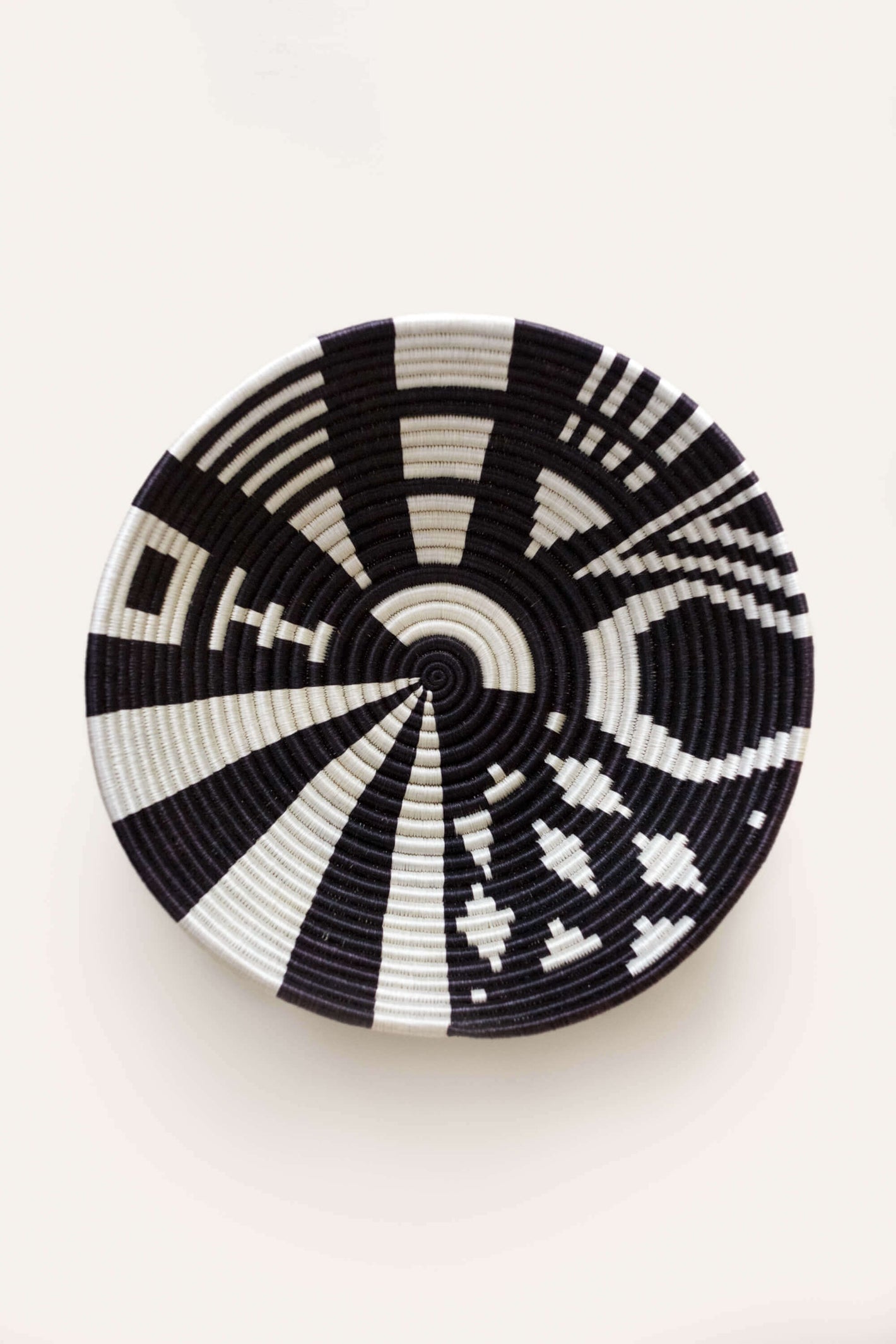 Geo Plateau Black and White