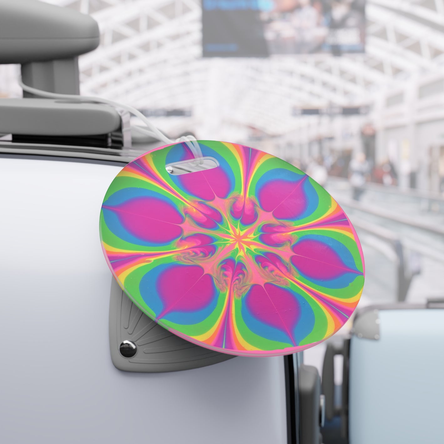 Bespattered Facade Flower Power Round Luggage Tag