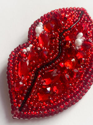 Passionate Kisses Bead Embroidery Brooch Decoration Kit by Abris Art AD-244