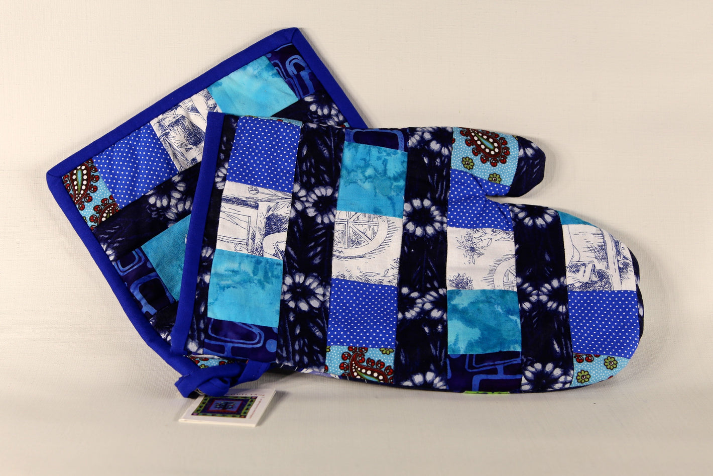 Blue & White Oven Mitt Set